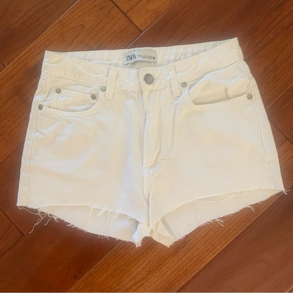 ZARA White Distressed Cutoffs High Rise Frayed Hem Jean Shorts Size 2 Cheeky